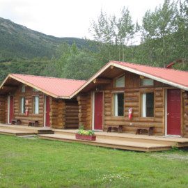 Kantishna Roadhouse guest cabins.