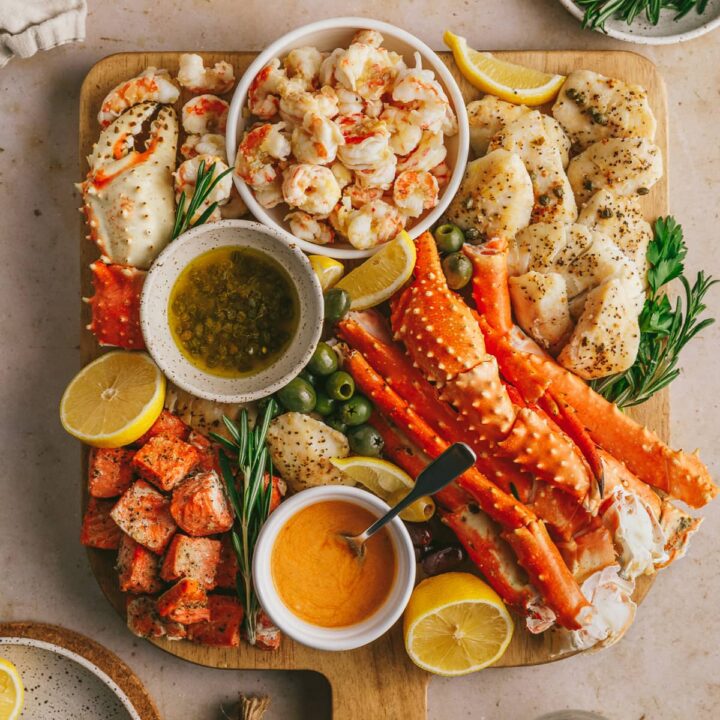 https://alaskatours.com/wp-content/uploads/2023/08/Alaska-Seafood-Platter.jpg?utm_source=chatgpt.com